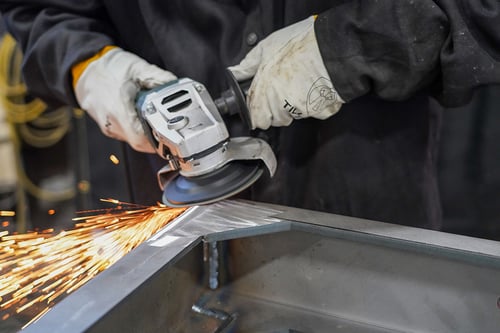 Metalynx 3D MAX ceramic resin fiber disc removing weld material from steel