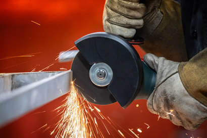 Uporaba ustreznega ščita pri delu z rezalnimi ploščami je izjemnega pomena