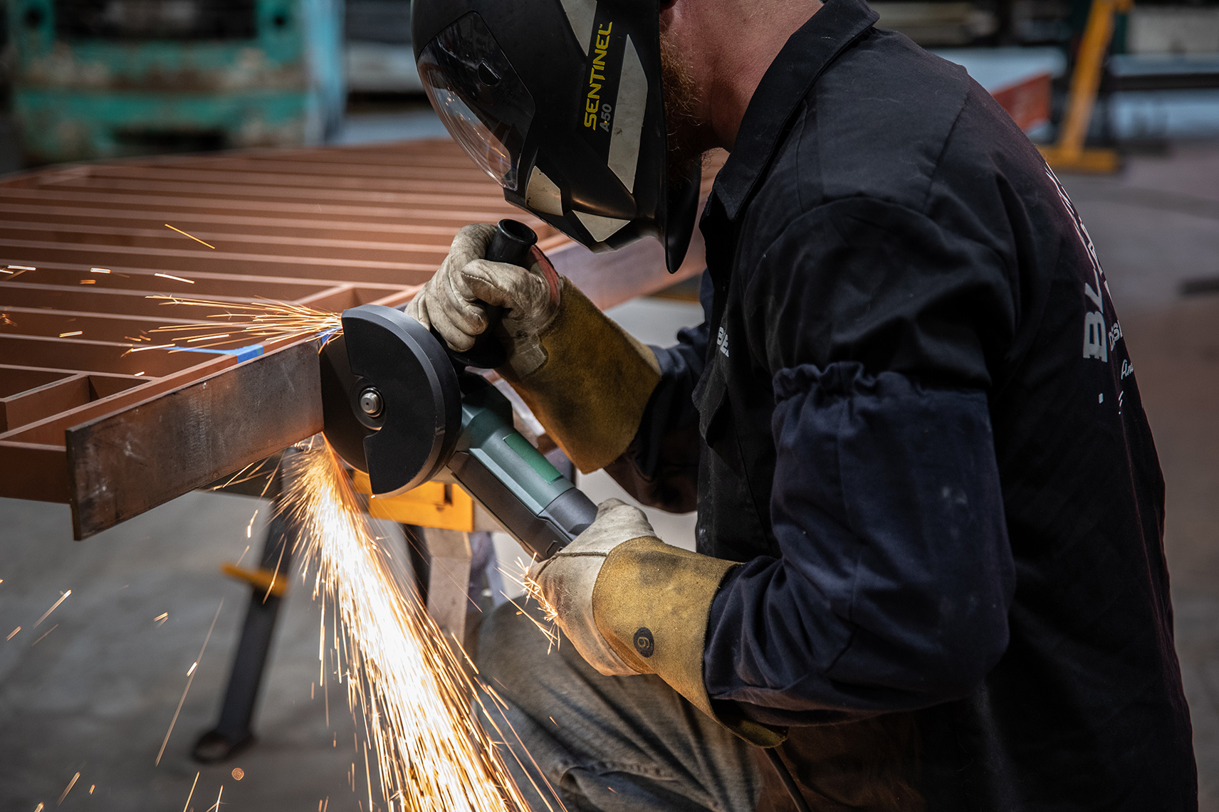 Cutting wheel used to cut a section of a railing section